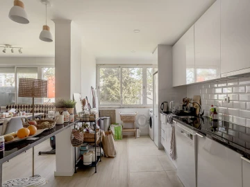 Apartamento T2 para Venda em Oeiras e São Julião da Barra, Paço de Arcos e Caxias
