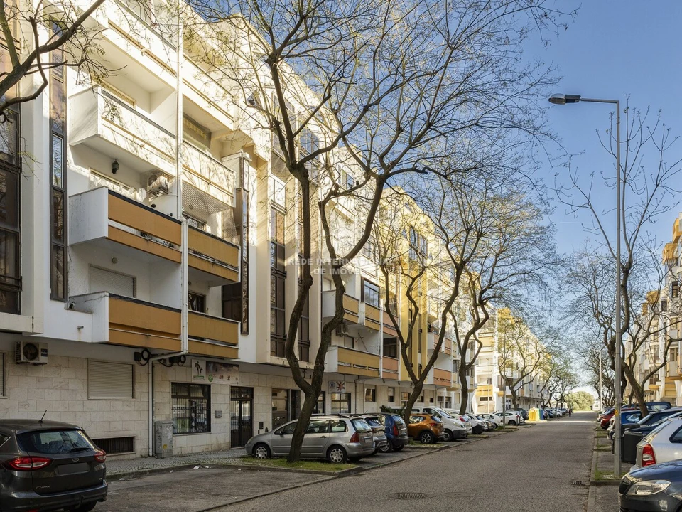 Apartamento T2 para Venda em Costa da Caparica Foto 2