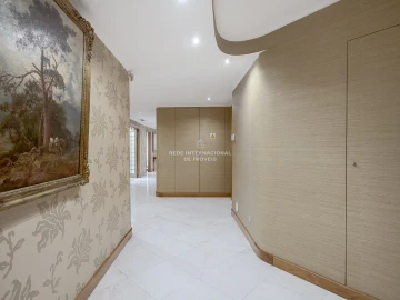 Apartamento T4 para Venda em Algés, Linda-A-Velha e Cruz Quebrada-Dafundo