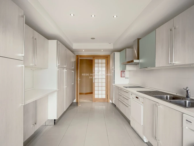 Apartamento T4 para Venda em Algés, Linda-A-Velha e Cruz Quebrada-Dafundo Foto 13