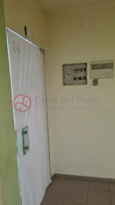 Loja para Venda em Laranjeiro e Feijó