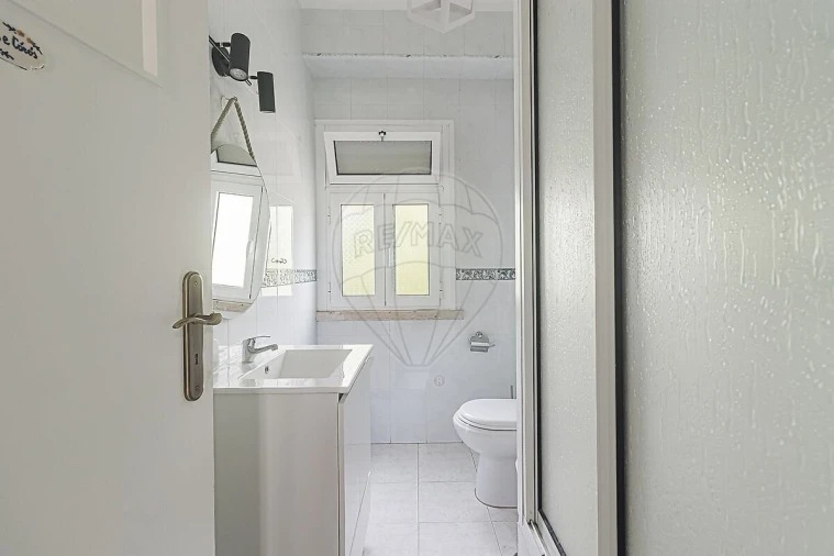 Apartamento T2 para Venda em Venteira Foto 23