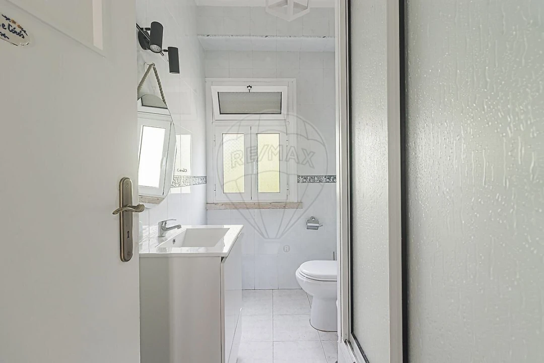 Apartamento T2 para Venda em Venteira Foto 23