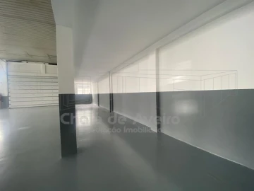 Armazém para Arrendamento em Esgueira