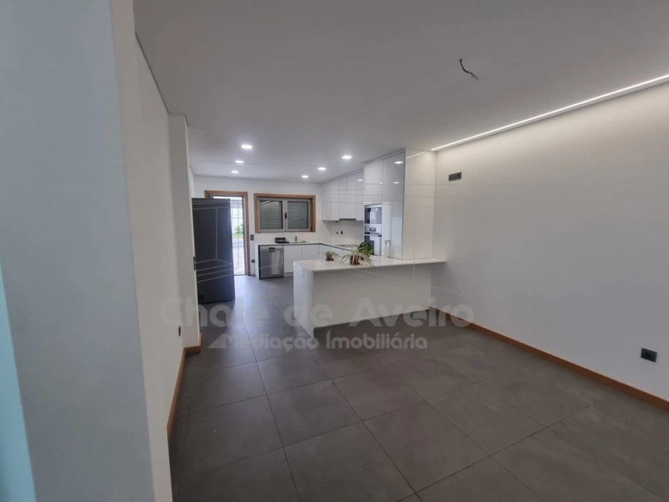 Moradia T4 para Venda em Albergaria-A-Velha e Valmaior Foto 2