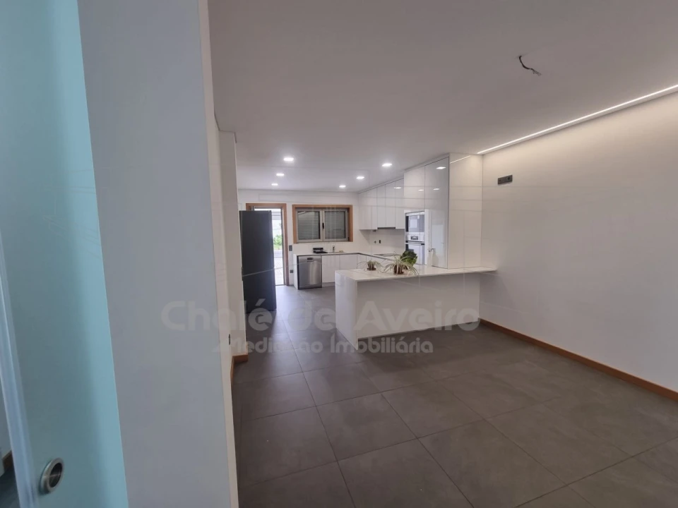 Moradia T4 para Venda em Albergaria-A-Velha e Valmaior Foto 8