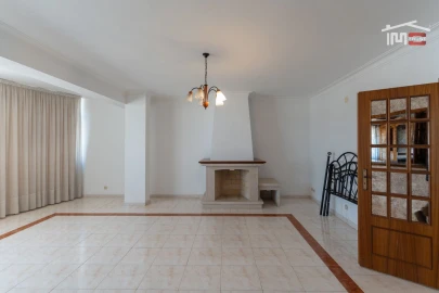 Apartamento T3 para Arrendamento em Fatima