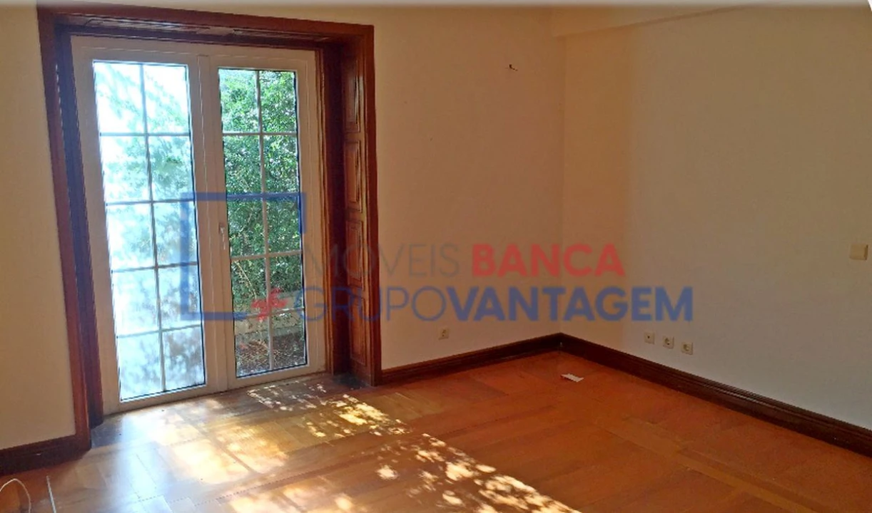 Moradia T5 para Venda em Queluz e Belas Foto 3