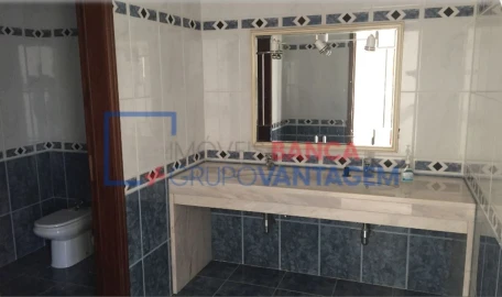 Moradia T5 para Venda em Queluz e Belas