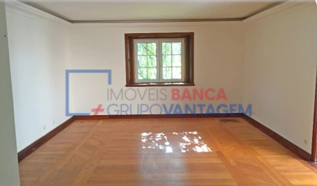 Moradia T5 para Venda em Queluz e Belas