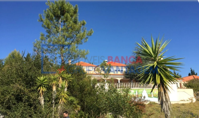 Moradia T5 para Venda em Queluz e Belas