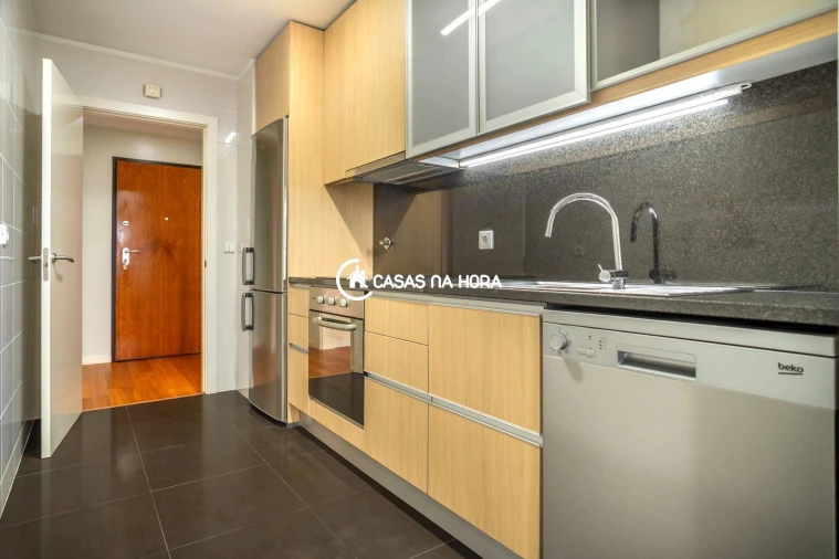 Apartamento T1 para Arrendamento em Paranhos Foto 10