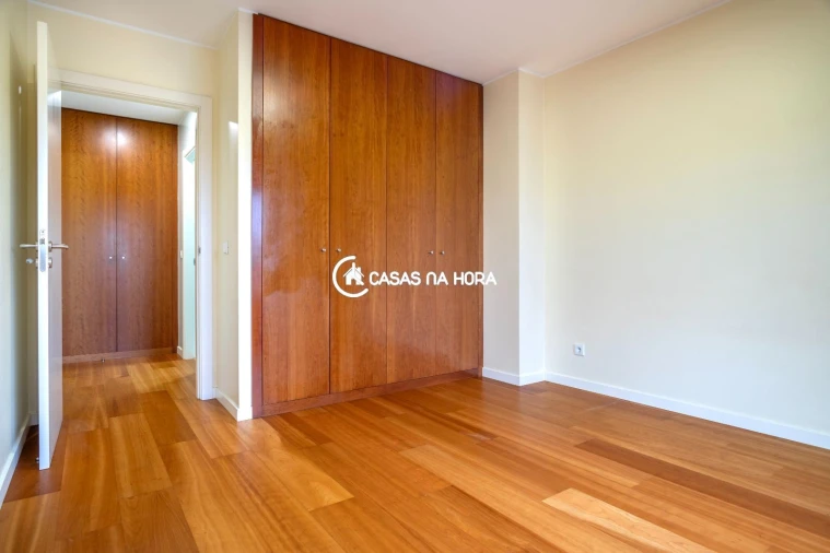 Apartamento T1 para Arrendamento em Paranhos Foto 17