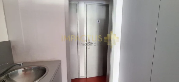 Loja para Venda em Castêlo da Maia
