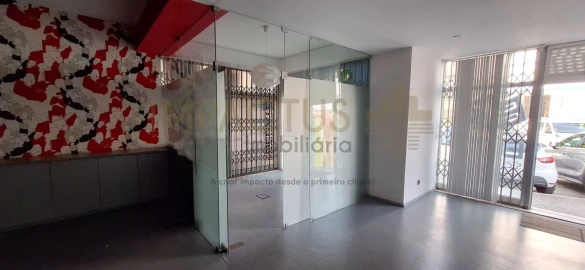 Loja para Venda em Castêlo da Maia