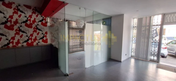 Loja para Venda em Castêlo da Maia
