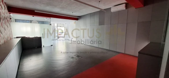 Loja para Venda em Castêlo da Maia