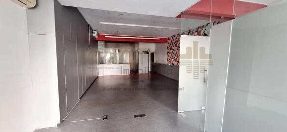 Loja para Venda em Castêlo da Maia