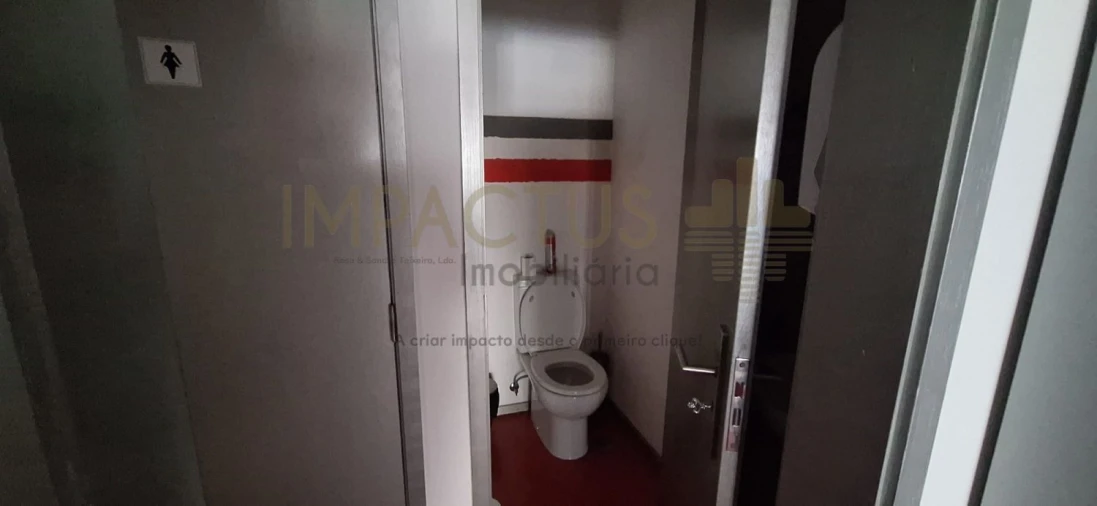 Loja para Venda em Castêlo da Maia Foto 10