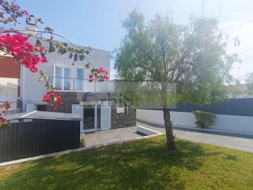 Moradia T4 para Venda em Sesimbra (Castelo)