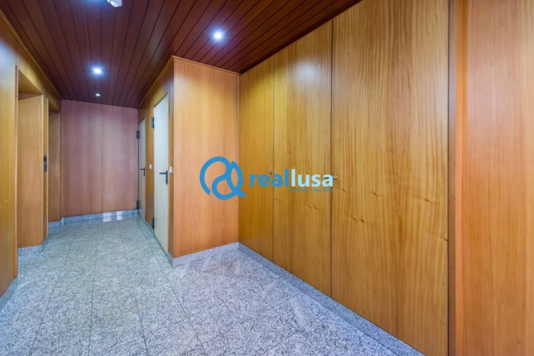 Apartamento T2 para Venda em Mafamude e Vilar do Paraíso Foto 45