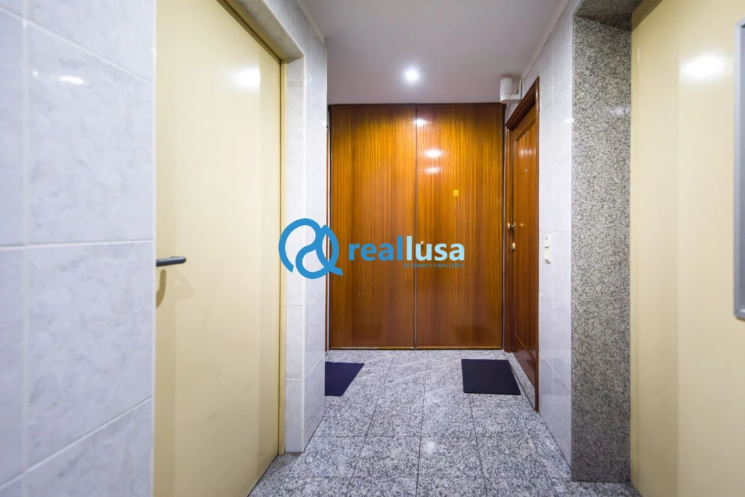Apartamento T2 para Venda em Mafamude e Vilar do Paraíso Foto 43