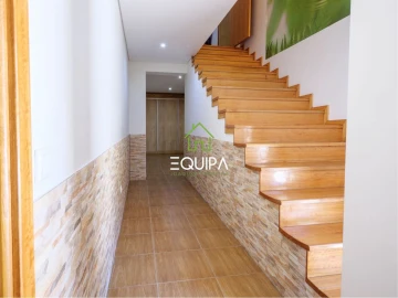 Moradia T4 para Venda em Santo Adrião de Vizela