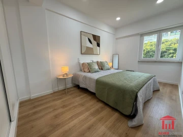Apartamento T3 para Venda em Benfica