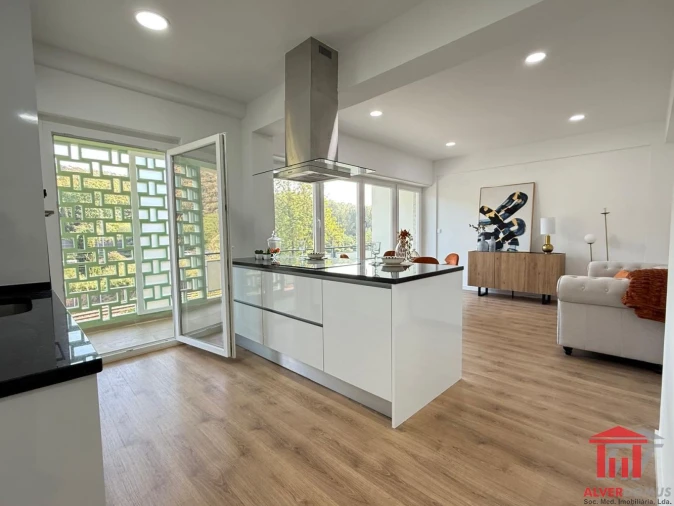 Apartamento T3 para Venda em Benfica Foto 2