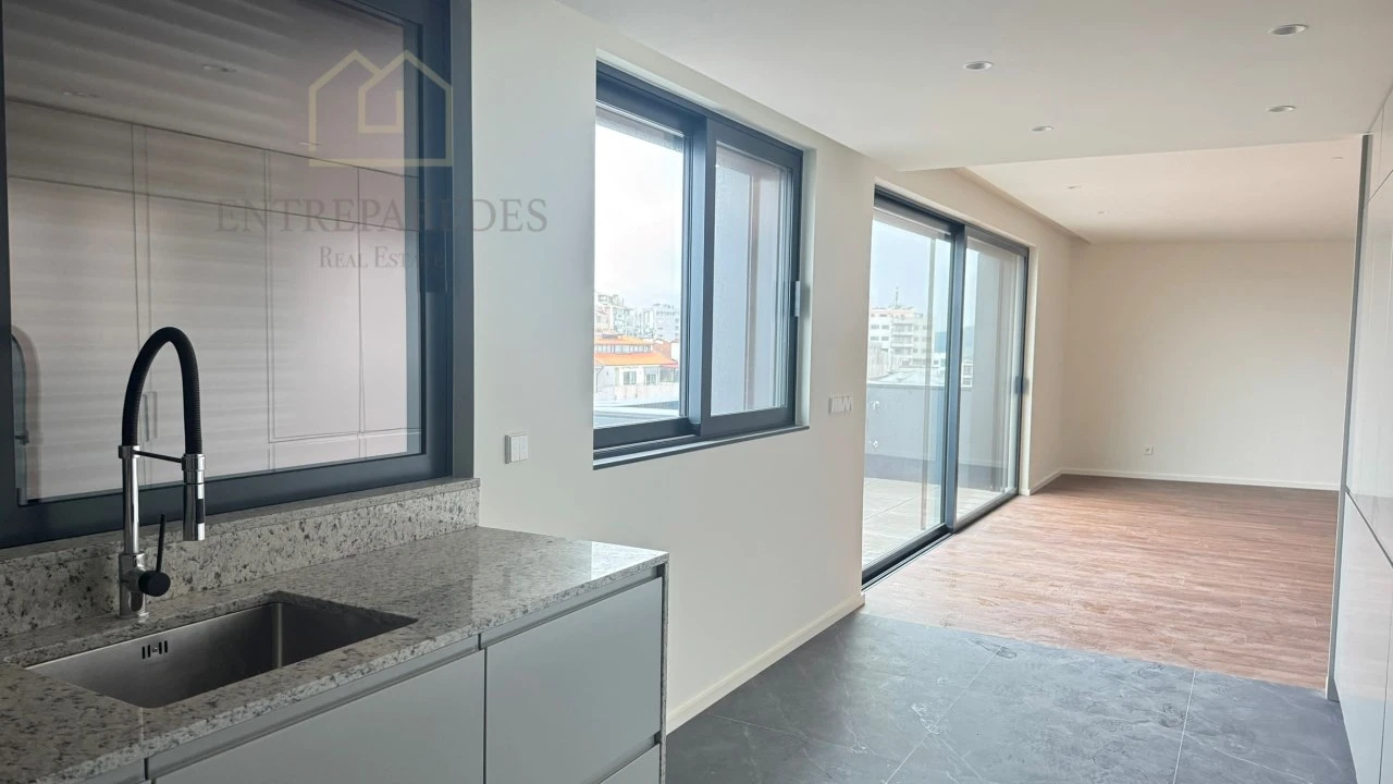 Apartamento T3 para Venda em Mafamude e Vilar do Paraíso Foto 7