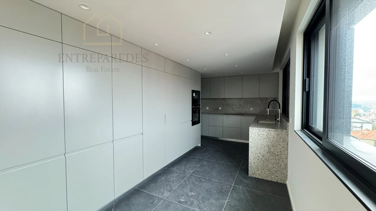 Apartamento T3 para Venda em Mafamude e Vilar do Paraíso Foto 8