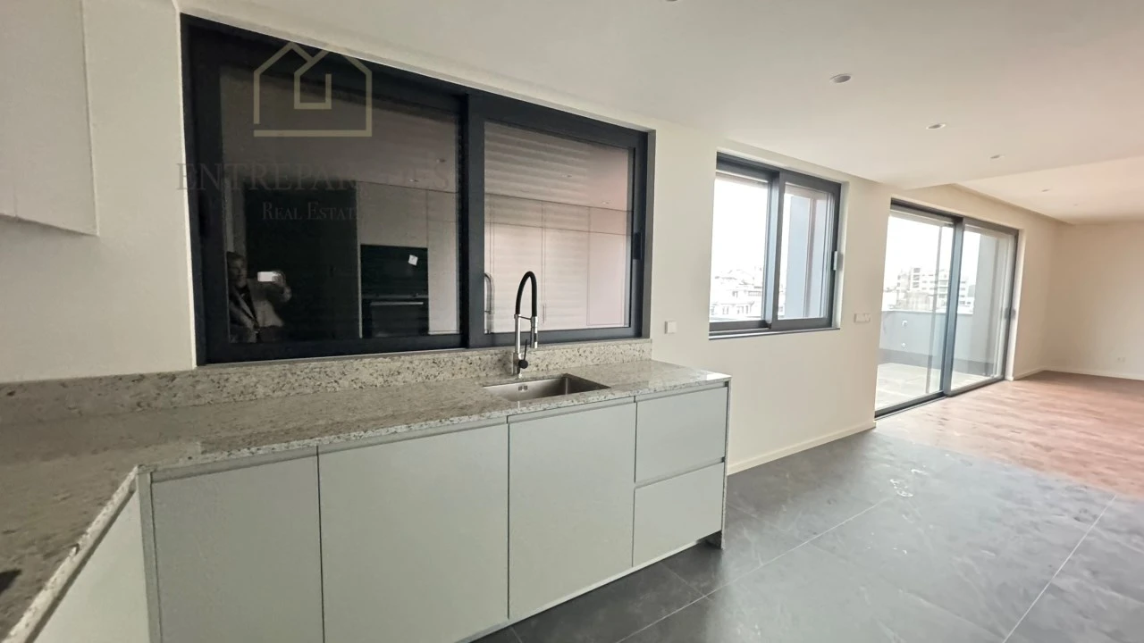 Apartamento T3 para Venda em Mafamude e Vilar do Paraíso Foto 12