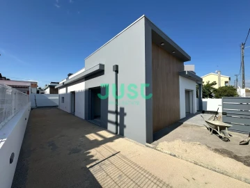 Moradia T3 para Venda em Fernao Ferro