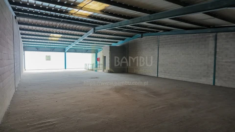 Armazém para Venda em Gandra e Taião