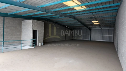 Armazém para Venda em Gandra e Taião
