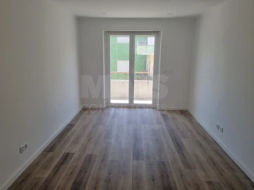 Apartamento T2 para Arrendamento em Queluz e Belas