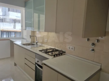 Apartamento T2 para Arrendamento em Queluz e Belas
