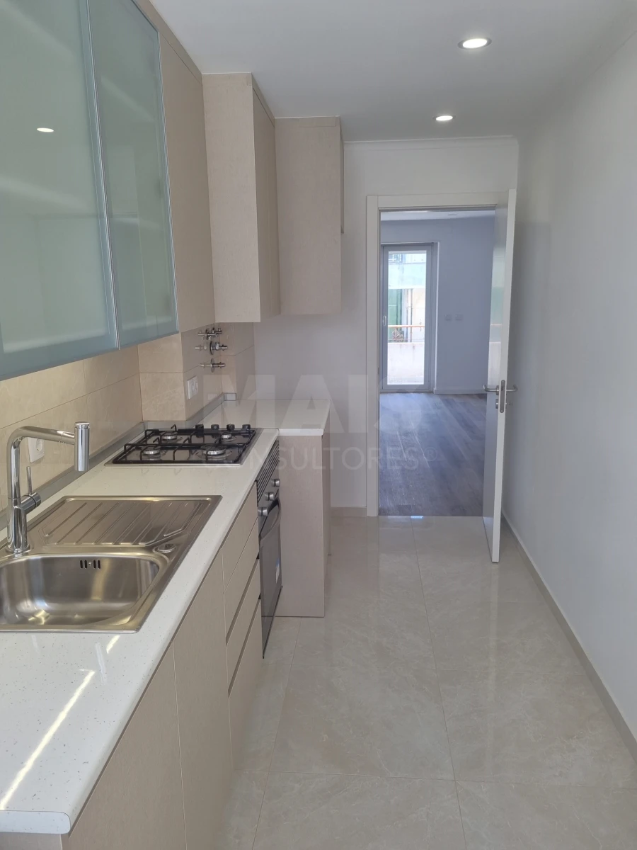 Apartamento T2 para Arrendamento em Queluz e Belas Foto 7