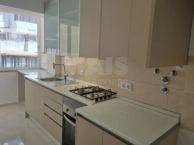 Apartamento T2 para Arrendamento em Queluz e Belas