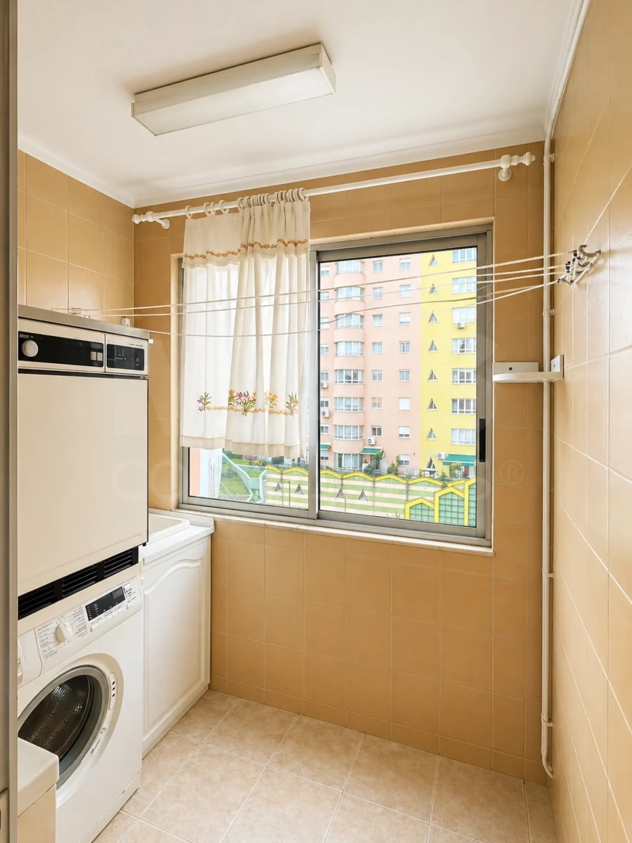 Apartamento T3 para Venda em Areeiro Foto 7