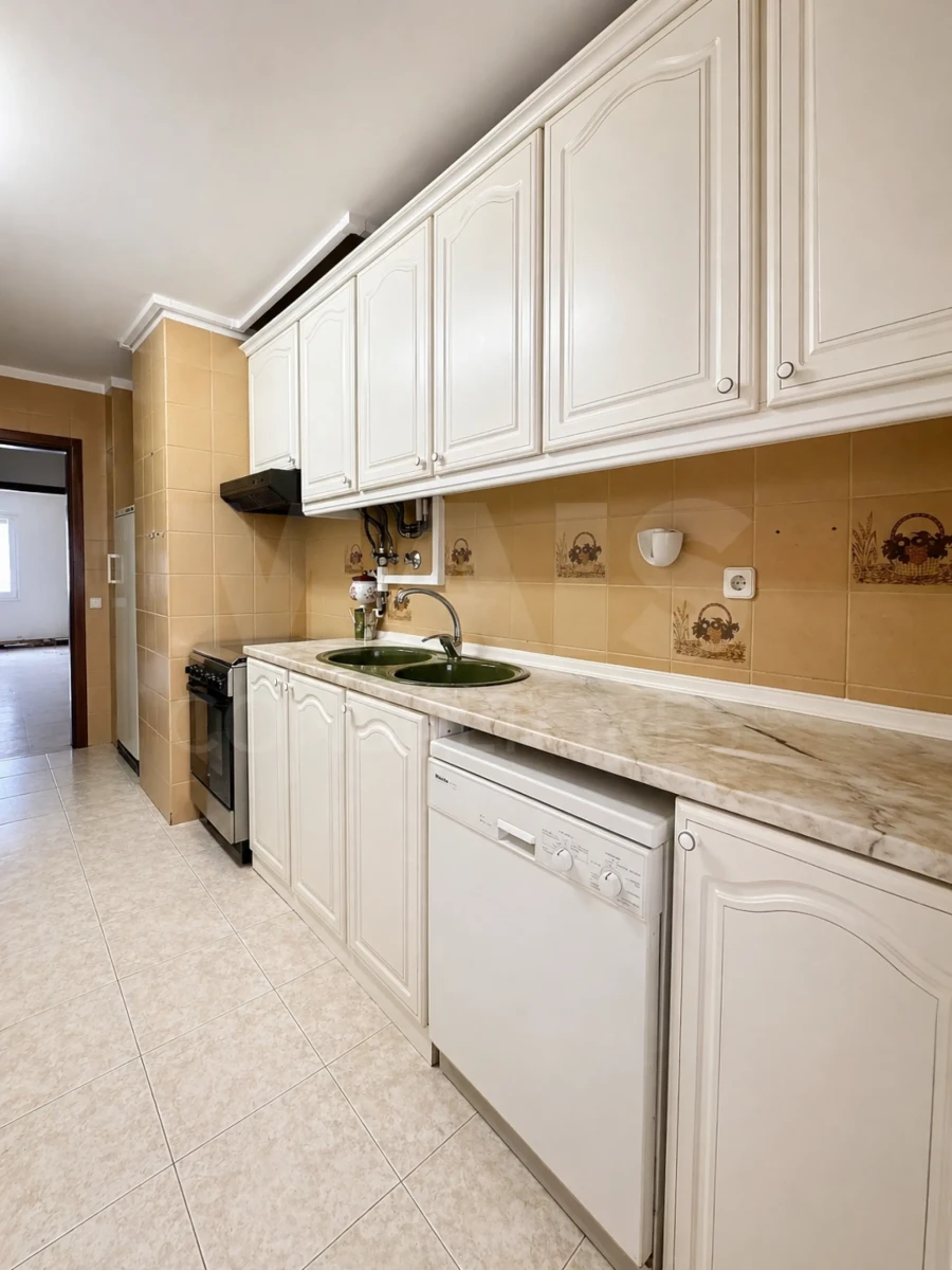 Apartamento T3 para Venda em Areeiro Foto 6