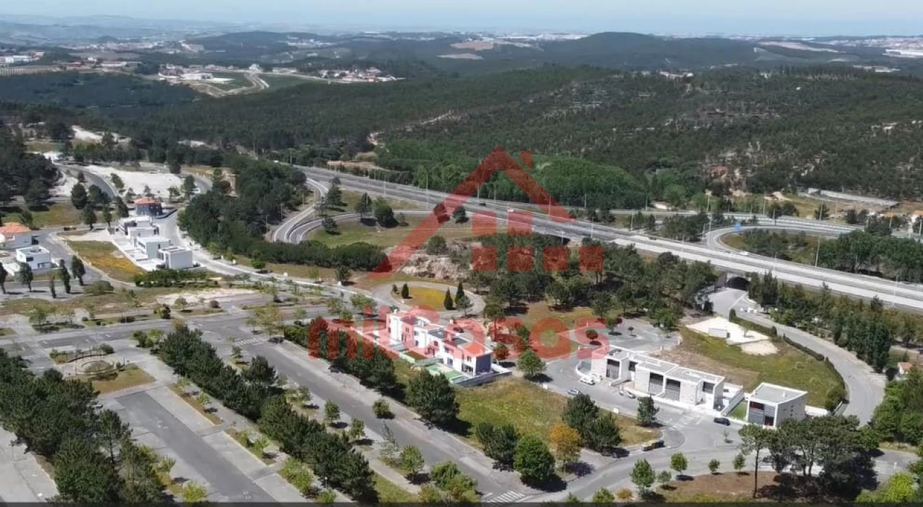 Moradia T4 para Venda em Santa Maria, São Pedro e Matacães Foto 19