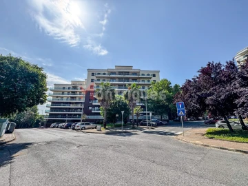 Apartamento T2 para Arrendamento em Sacavém e Prior Velho