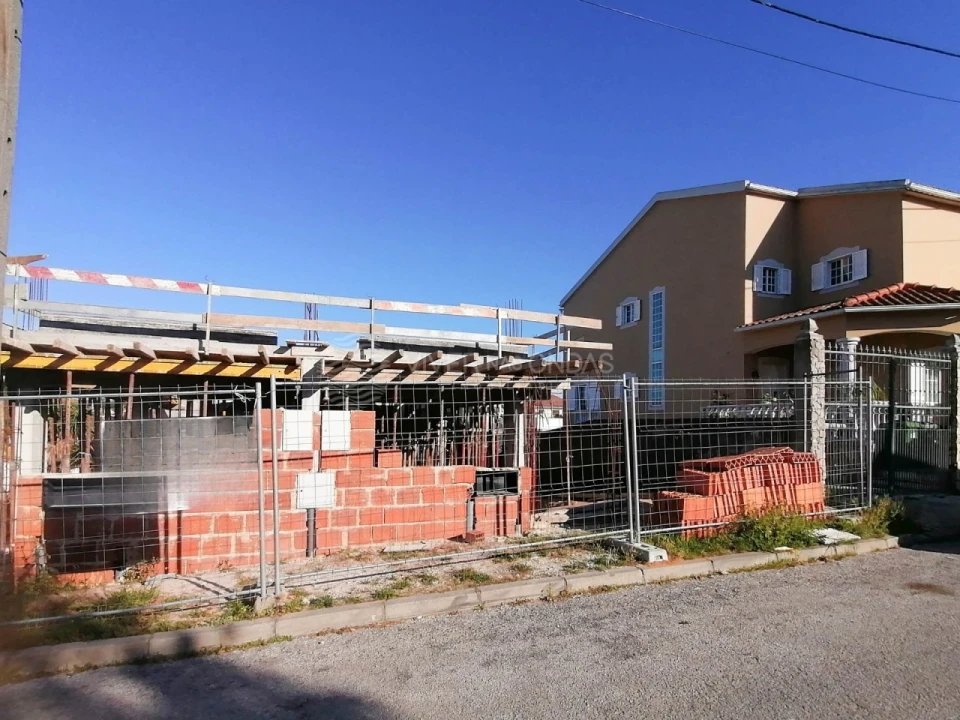 Moradia T2 para Venda em Fernao Ferro Foto 1