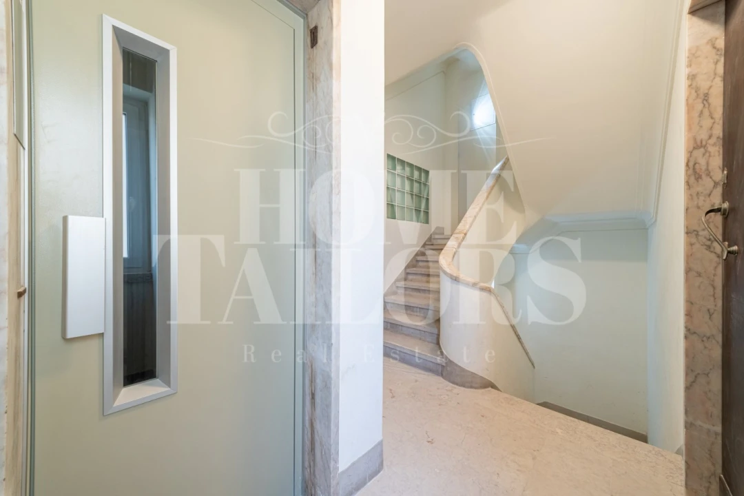 Apartamento T2 para Venda em Campolide Foto 4