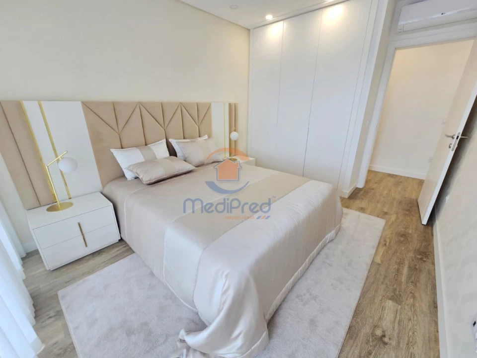 Apartamento T3 para Venda em Pontinha e Famões Foto 18