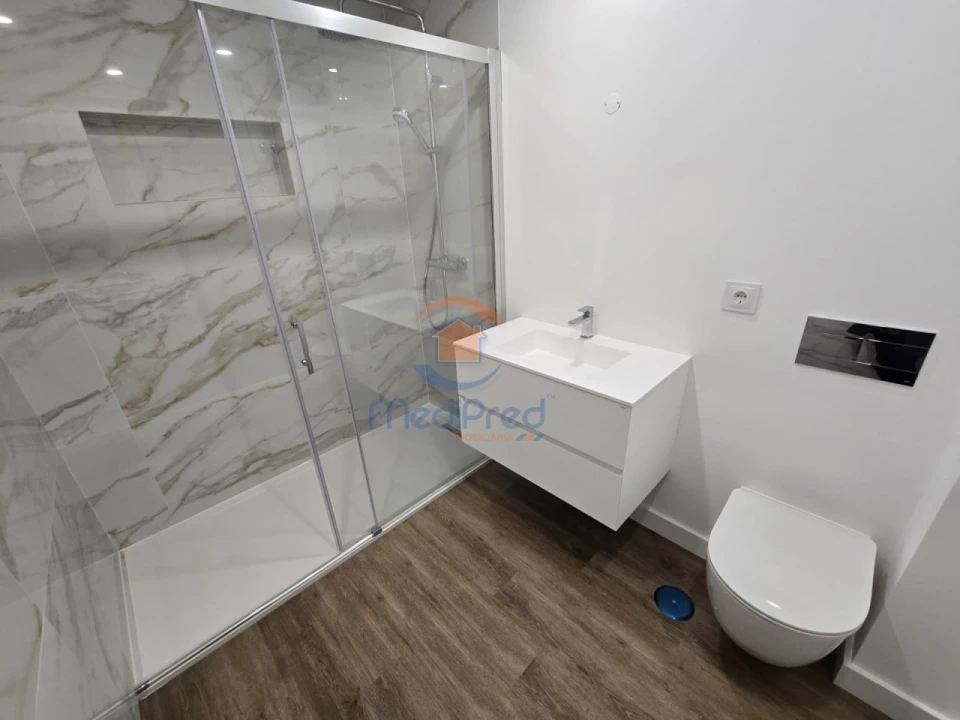 Apartamento T2 para Venda em Pontinha e Famões Foto 14