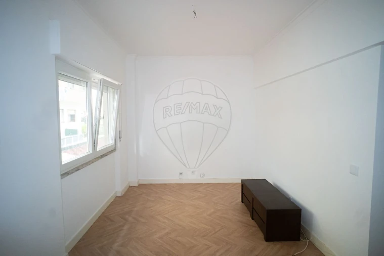 Apartamento T2 para Venda em Sacavém e Prior Velho Foto 2
