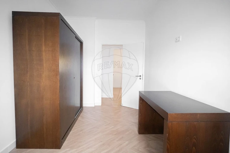Apartamento T2 para Venda em Sacavém e Prior Velho Foto 8