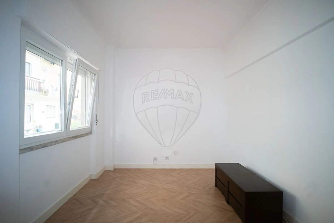 Apartamento T2 para Venda em Sacavém e Prior Velho Foto 3